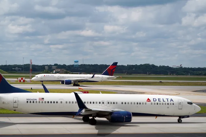 A Delta 737-900ER Atlanta to Miami flight taxis to the runway on Aug. 27, 2024. John David Mercer-USA TODAY NETWORK